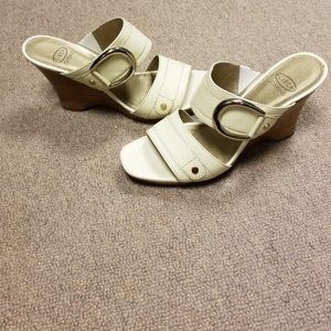EUC Circa Cream wedges